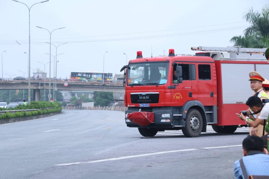 Xe cứu hỏa tiến vào cao tốc