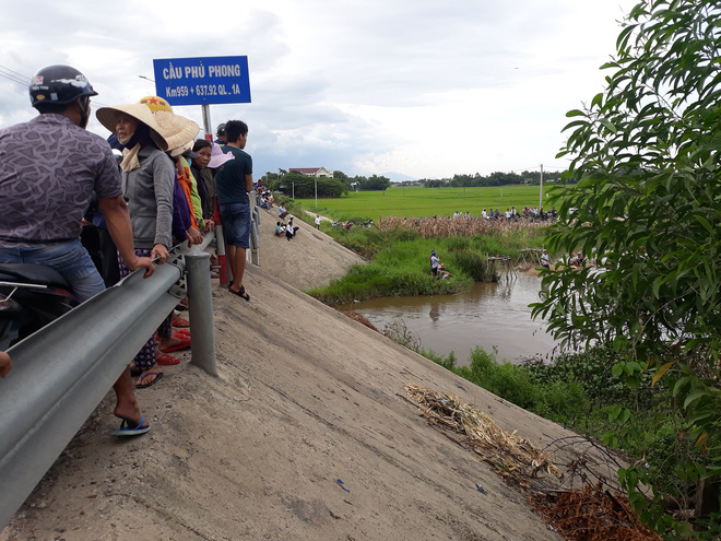 Do căn nhà gần nhiều khe suối nên nhiều khả năng bé trai có thể bị rơi xuống suối