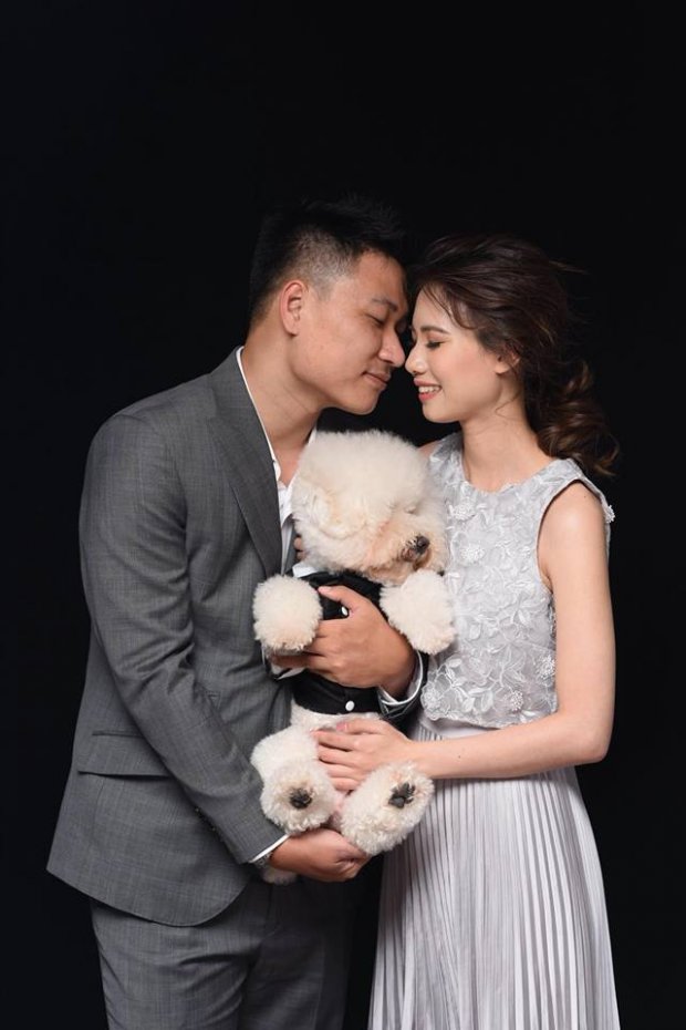 Cứ hôn nhau đi, tau không thèm nhìn!