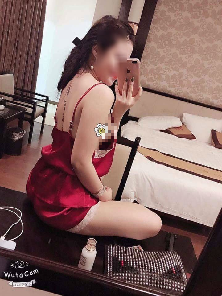 Cô gái trẻ khá xinh đẹp