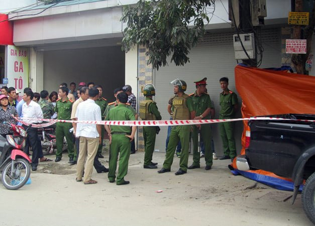 Qua khám nghiệm nhà nghi phạm Sỏi, cơ quan CA tìm được một bức thư tuyệt mệnh trong đó có nêu nguyên nhân vụ nổ súng là do nợ nần cá nhân