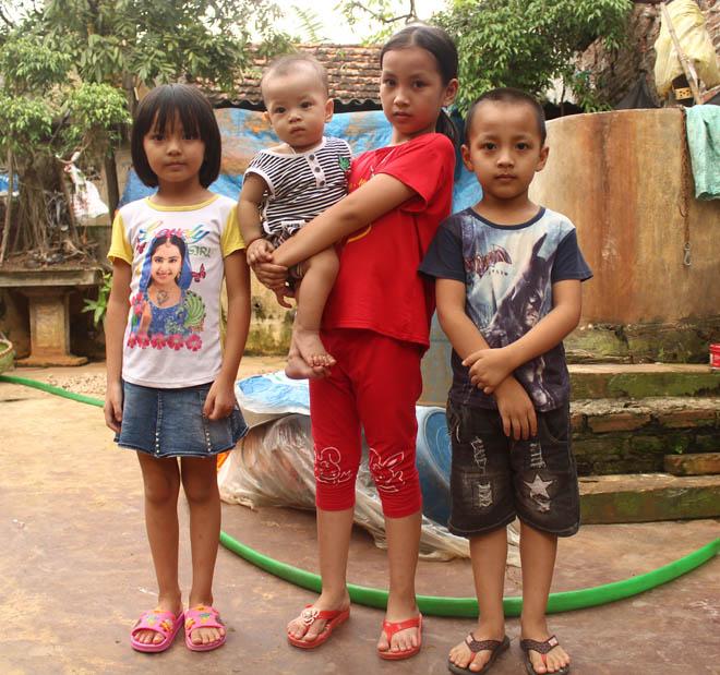 4 đứa trẻ mồ côi cả cha lẫn mẹ không biết tương lai sẽ đi về đâu