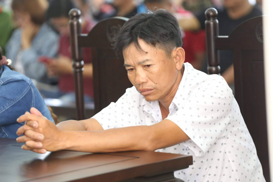 Anh trai bị hại đã xin rút đơn giảm nhẹ hình phạt cho bị cáo bởi hành vi của bị cáo quá man rợ