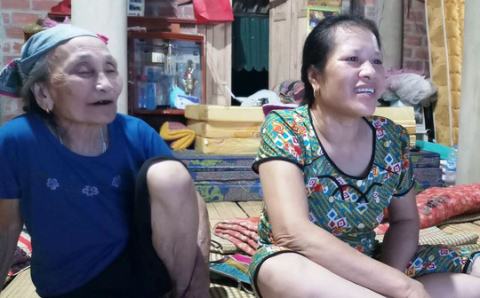 Bà nội và mẹ của Tiến Dũng mong con mình và các đồng đội sẽ có chiến thắng trong trận kế tiếp