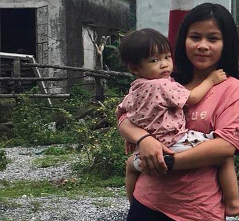 Chị Lâm Anh và con gái trước khi bé mất tích bí ẩn