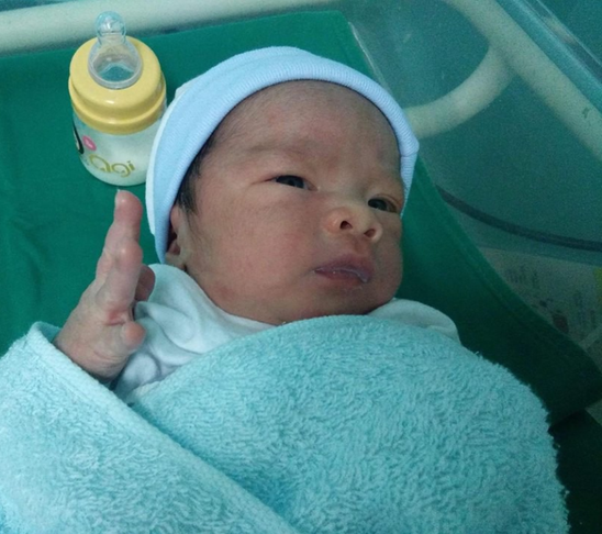 Cháu bé chào đời với cân nặng 3.3kg hoàn toàn khỏe mạnh
