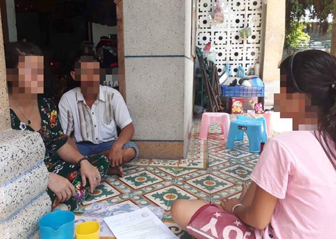 Gia đình bé gái kể lại sự việc trong nước mắt