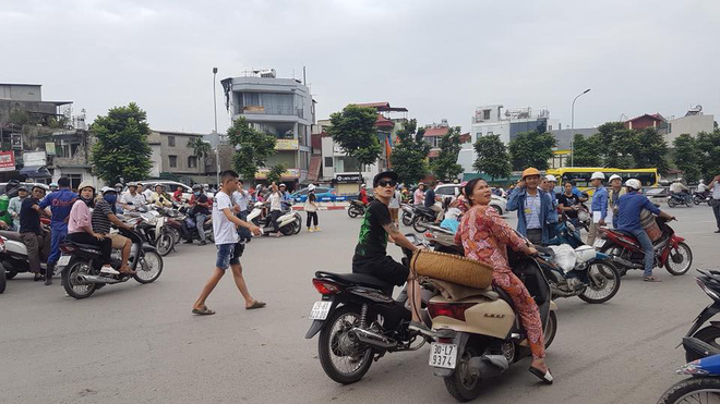 Người dân nhốn nháo khi thấy có rung lắc