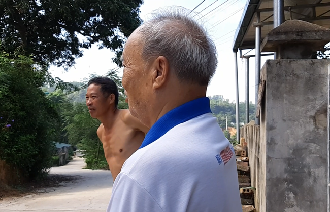 Nhiều người dân cho biết, trước khi xảy ra án mạng, họ còn thấy đôi vợ chồng vui vẻ dọn nhà cùng nhau