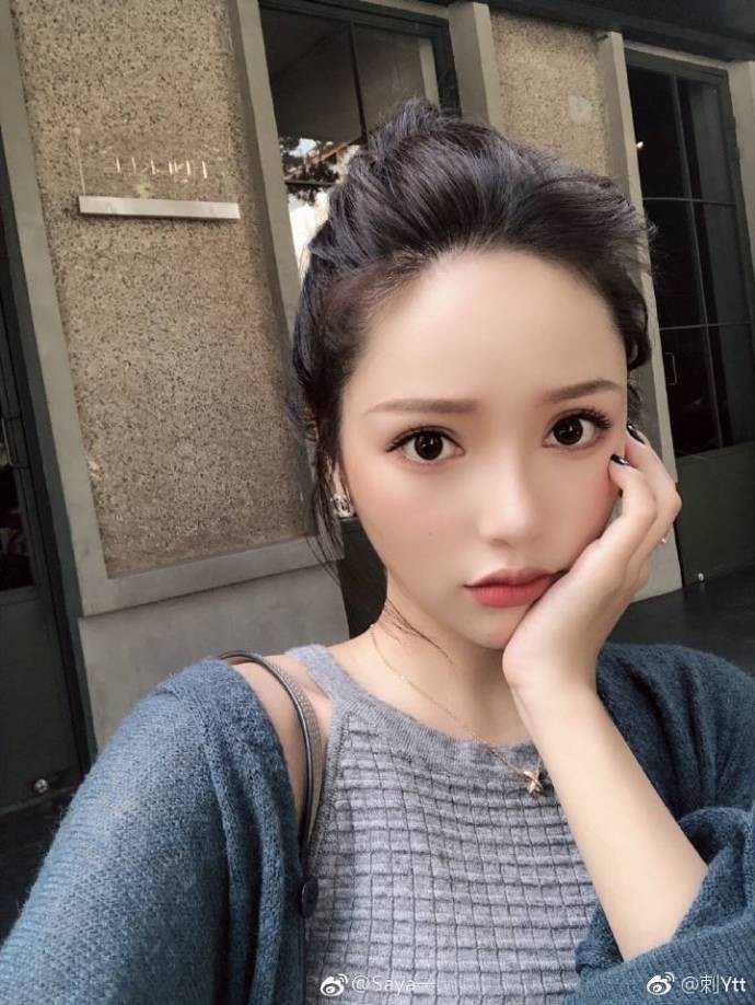 Beauty Blogger Saya