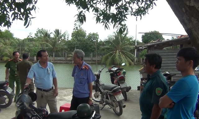 CA tiến hành khám nghiệm hiện trường