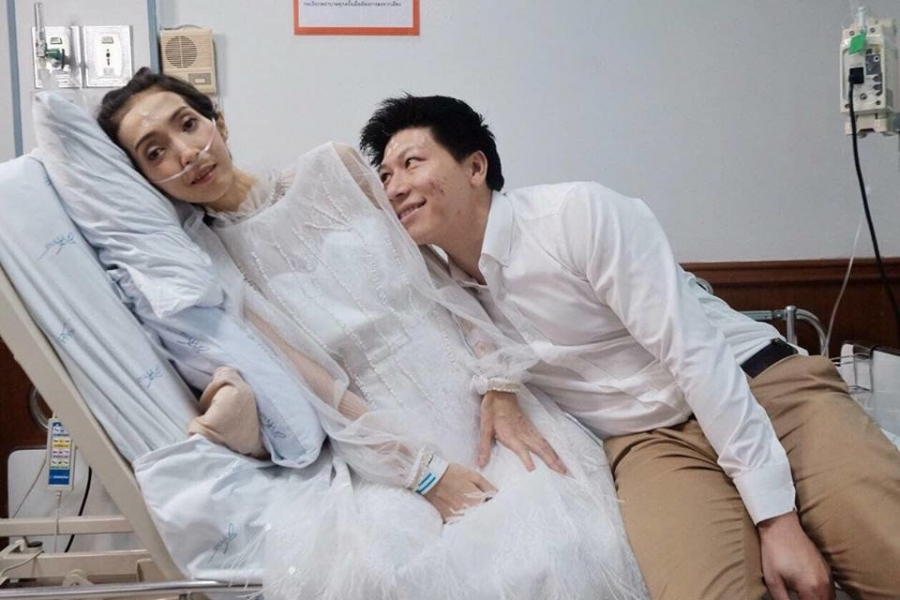 Dù Sh88bet đăng ký miễn phí chỉ còn da bọc xương nhưng Khundear vẫn là cô dâu khiến nhiều người phải ngưỡng mộ với hạnh phúc của mình