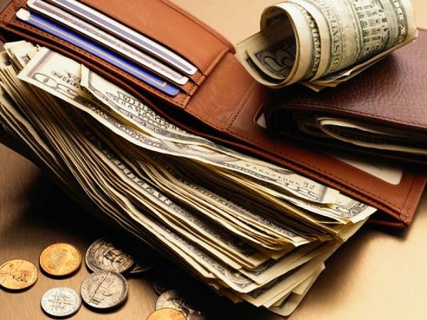 Một chiếc ví gọn gàng hợp mệnh của người dùng sẽ mang lại nhiều tài lộc giàu sang