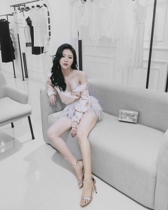 vu-ngoc-cham-the-look-ngoisaovn-21-ngoisao.vn-w768-h960