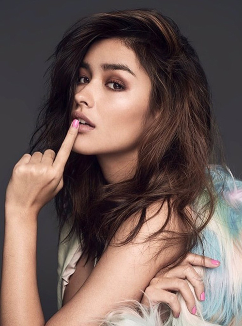 1514528892-703-lo-dien-my-nhan-so-huu-guong-mat-dep-nhat-the-gioi-liza-soberano-7-1514515712_680x0-1514527507-width500height672