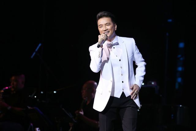 dam-vinh-hung-liveshow-sai-gon-bolero-va-hung-5-copy-1501987878731