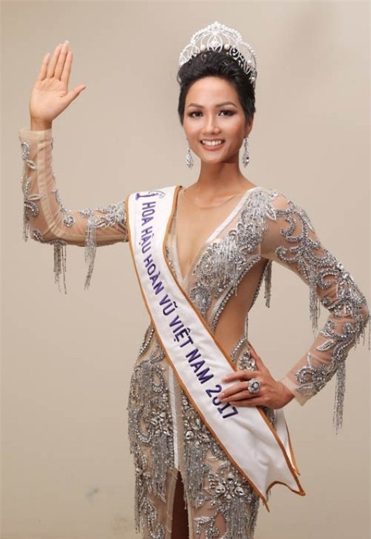 giam-khao-benh-vuc-hhen-nie-truoc-song-gio-du-luan-pham-huong-tin-nguoi-ke-nhiem-du-ban-linh-de-vuot-qua_4