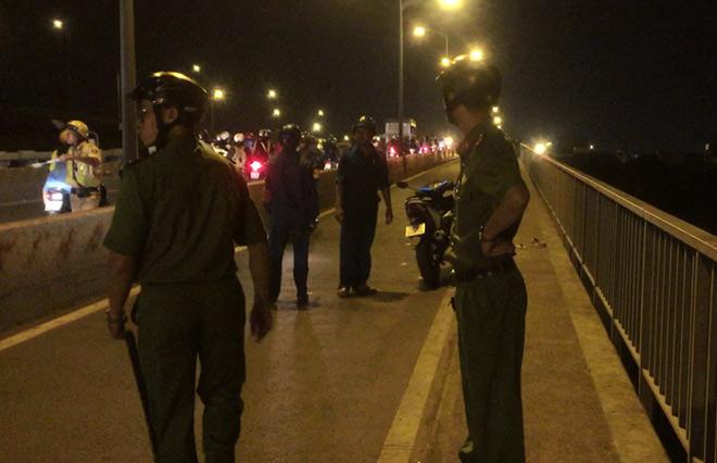 Cuu-song-2-co-gai-nhay-cau-Binh-Trieu-tu-van-tu-tu--1--1516671315-831-width660height426 (1)