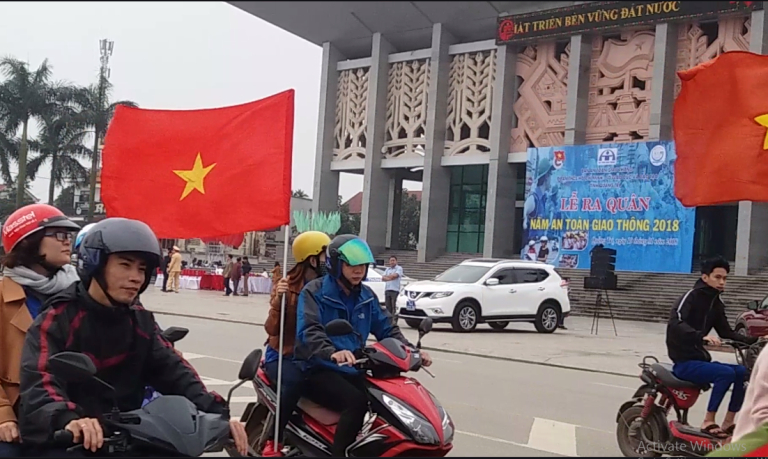 080146-180837-quang-tri-lap-man-hinh-khung-de-nguoi-dan-co-vu-u23-viet-nam-1