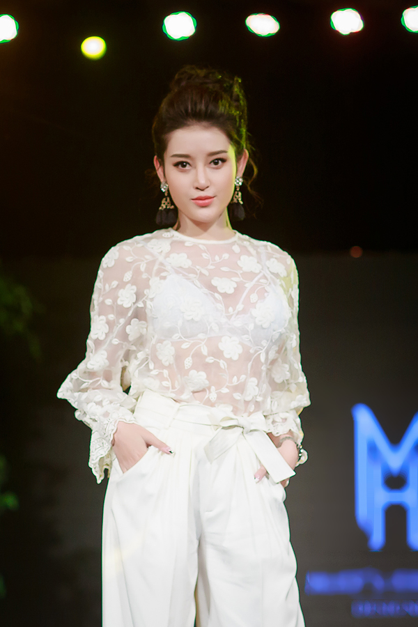 a hau huyen my dien ao xu