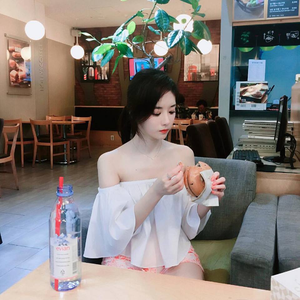 nhan sac moc cua hotgirl 