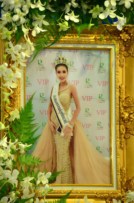 nhan sac cua hoa hau thai