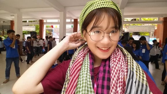 con gai kim tu long phunu