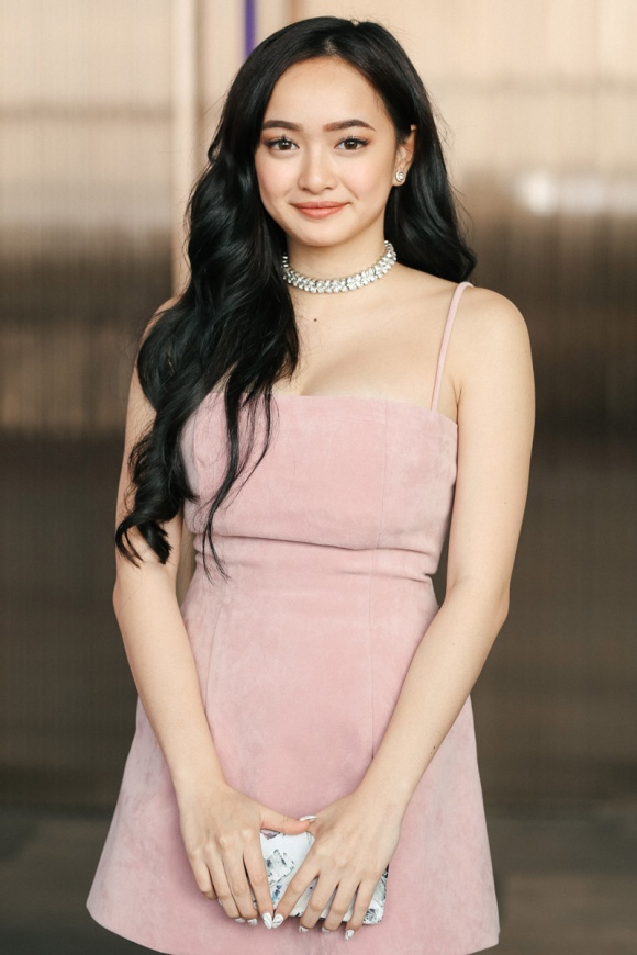 kaity nguyen co vong 1 kh