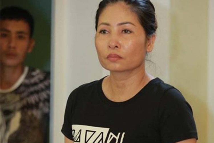 hoa hau pham huong trong 