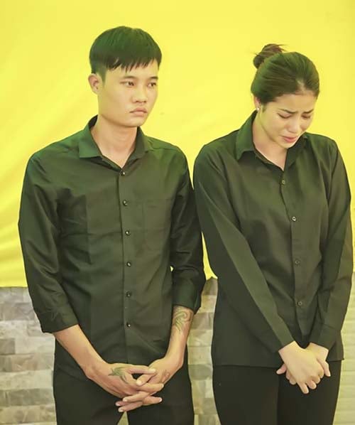 hoa hau pham huong trong 
