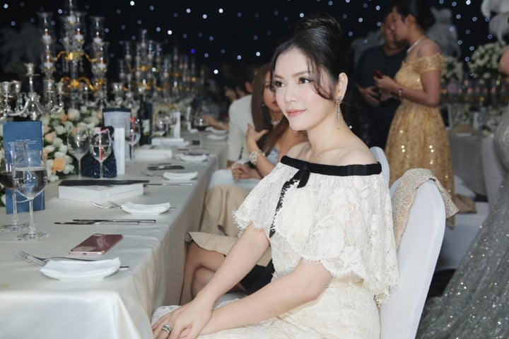 ly nha ky (10)