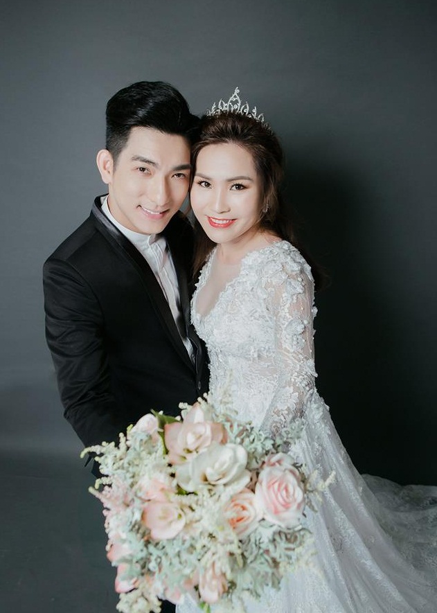tiec cuoi chong cu phi th