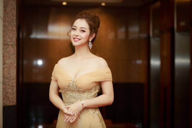 hoa hau jennifer pham (1)