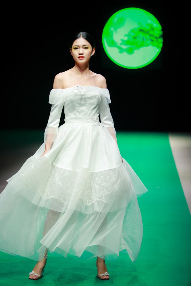 ngoc han do sac thanh tu 