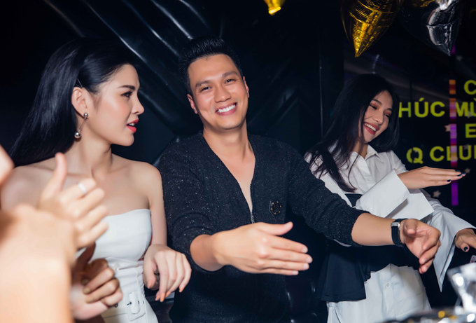 viet anh than mat cung di