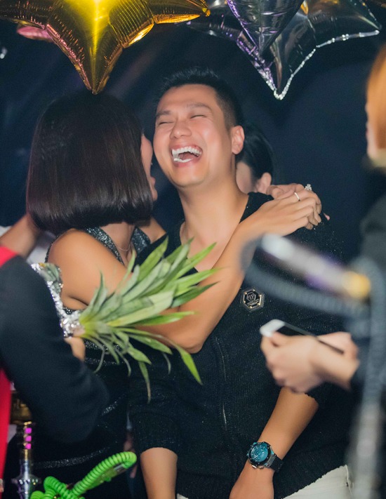 viet anh than mat cung di