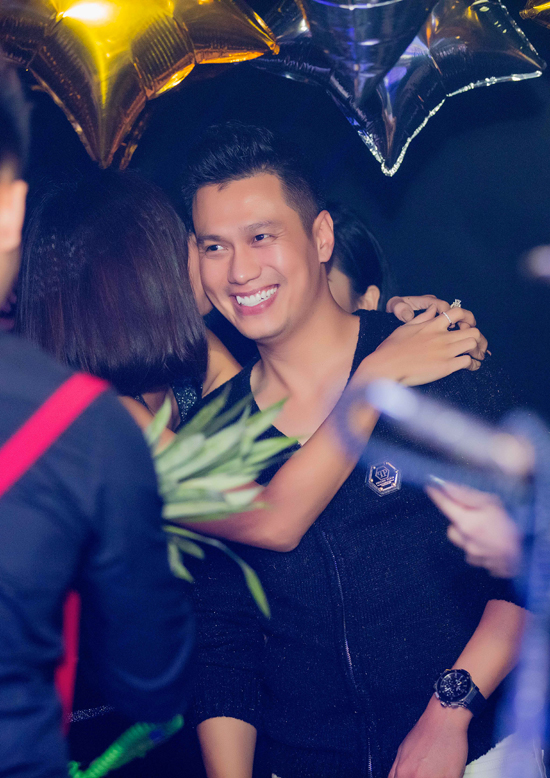 viet anh than mat cung di