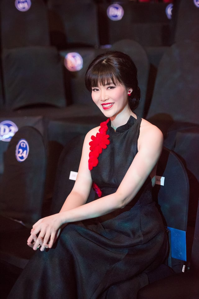 hoa hau thu thuy
