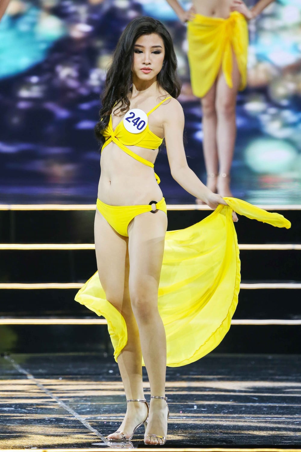 thi sinh hoa hau hoan vu (4)