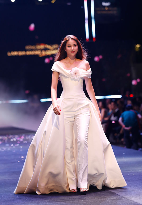 hoa hau pham huong lo von