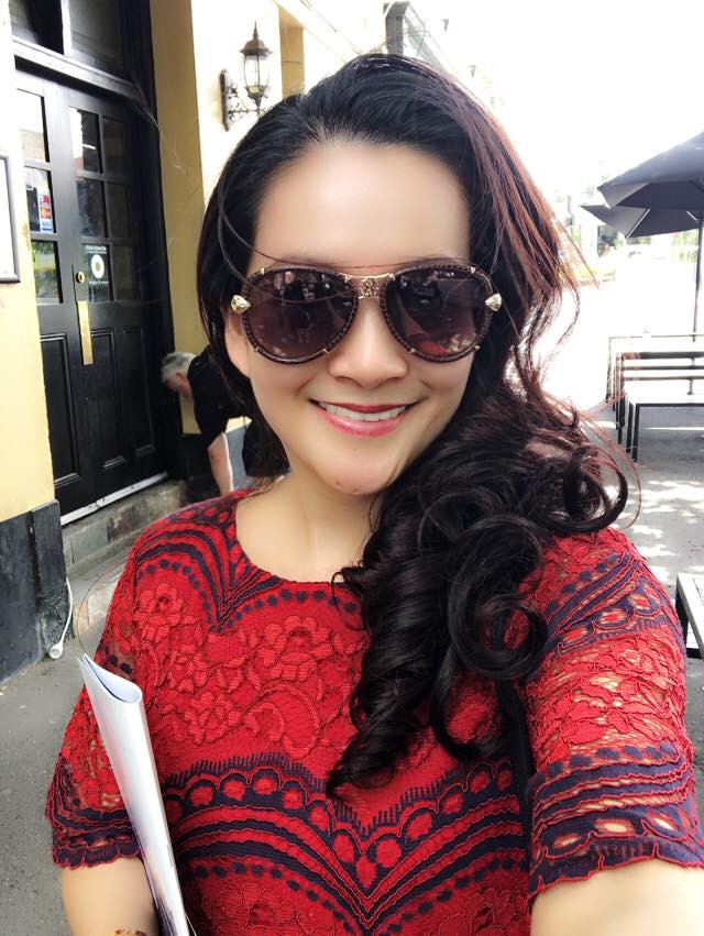nhan sac khac la cua vo b