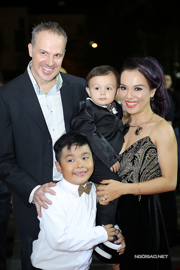 ly thanh thao va chong ta