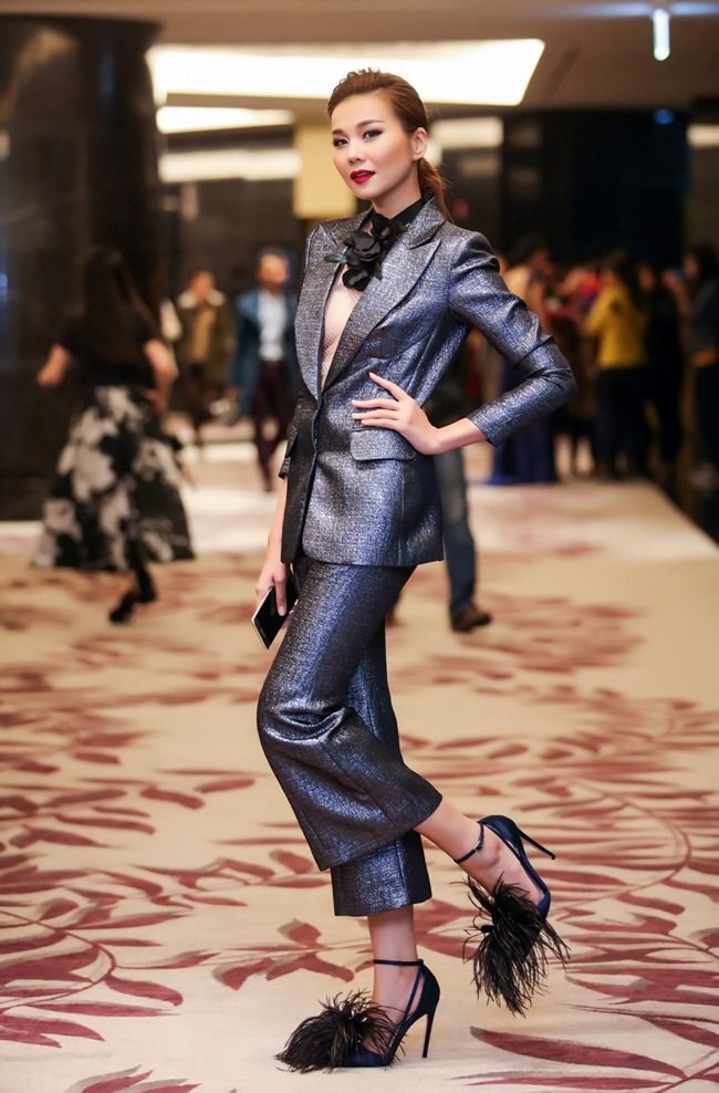 sao viet dien suits khong
