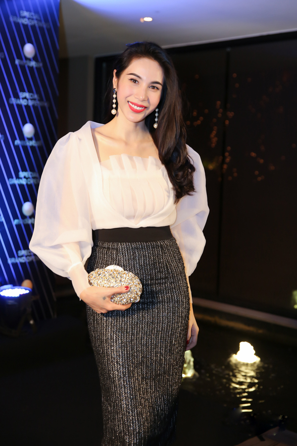 thuy tien dien xuyen thau (8)