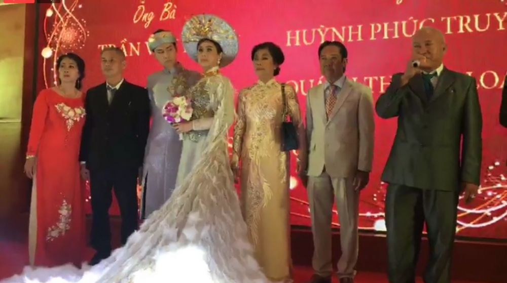 vay cuoi lam chi khanh (11)