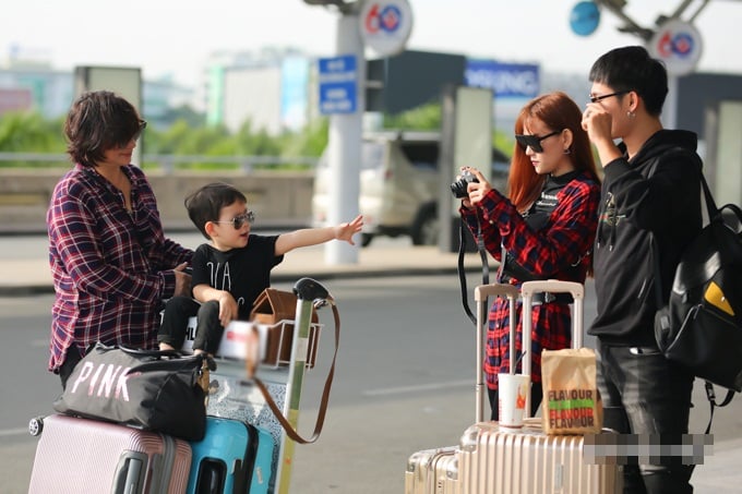 thu thuy va con trai (2)