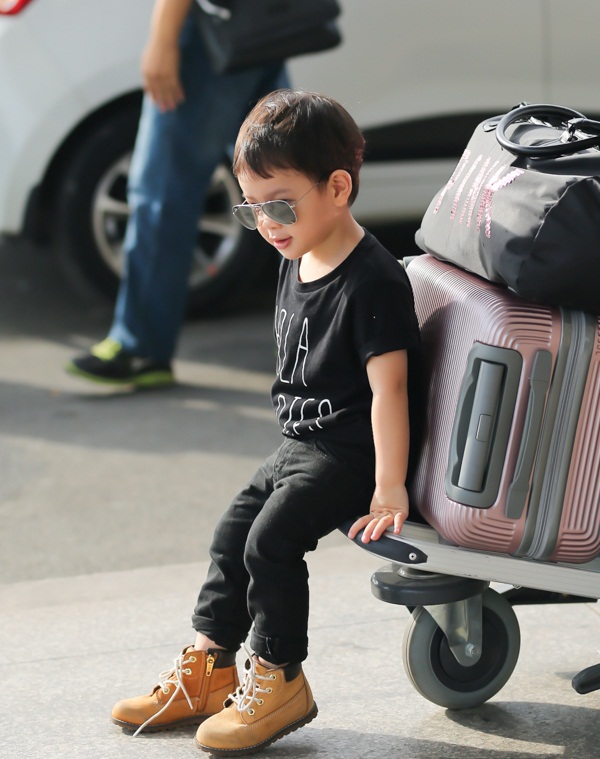 thu thuy va con trai (7)