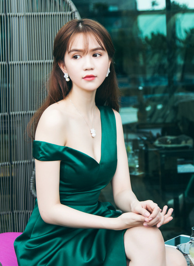 ngoc trinh ket hon (2)