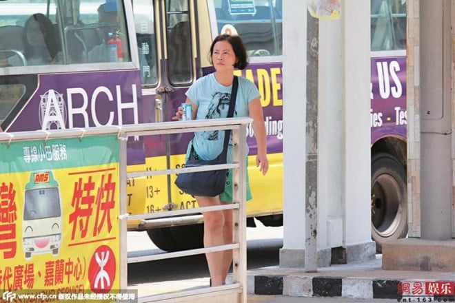 ngoc nu hong kong bi 2 ong lon giai tri cuong hiep (3)