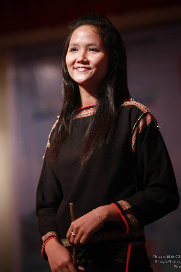 nhan sac hhen nie 19 tuoi (1)